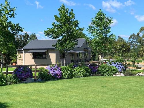 Exterior view, Willow Cottage Retreat in Brightwater