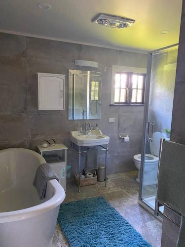 Bathroom, Willow Cottage Retreat in Brightwater