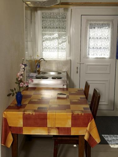 kuhinja, Hotel-Gite rural a 3 km de Delemont in Delemont