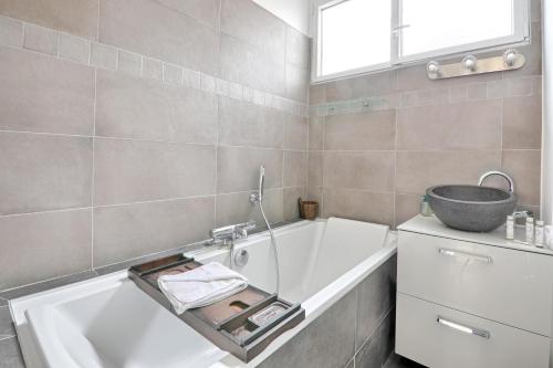 Le Coin des Lecteurs - 1er arrondissement 75m² - image 2