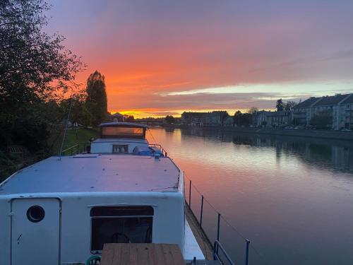 Péniche à 25 mn de Paris - Hôtel - Creil