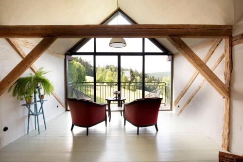 One-Bedroom Apartment with Balcony and Mountain View 