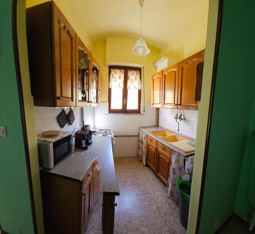 廚房, Appartamento b&b 'Casa Vittoria' in 聖安托尼諾迪蘇薩