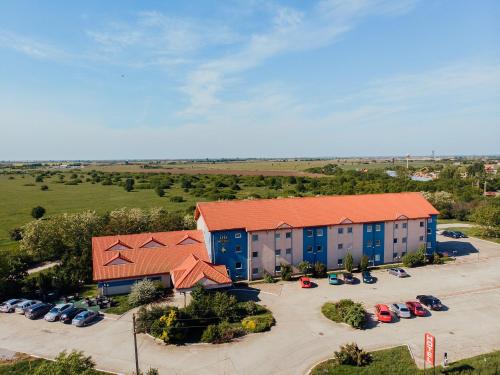 . Iris Hotel