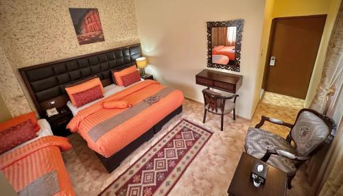 Deluxe Triple Room image 3