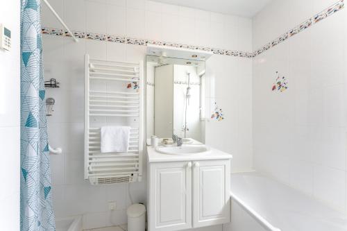 Three-Bedroom Apartment image 10