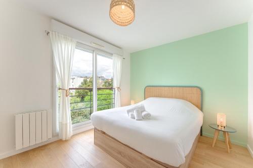 Three-Bedroom Apartment image 9