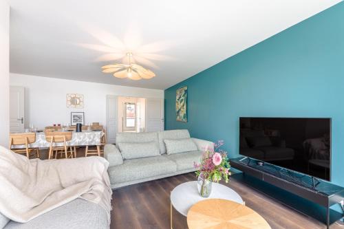 Three-Bedroom Apartment image 4