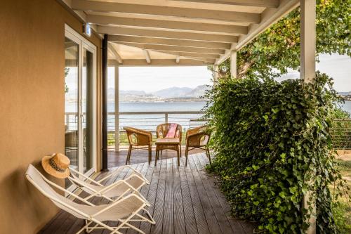 Bungalow with Lake view room in Camping Bergamini