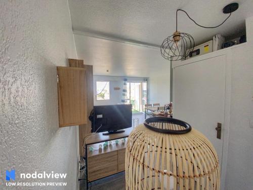 Studio with Balcony image 6