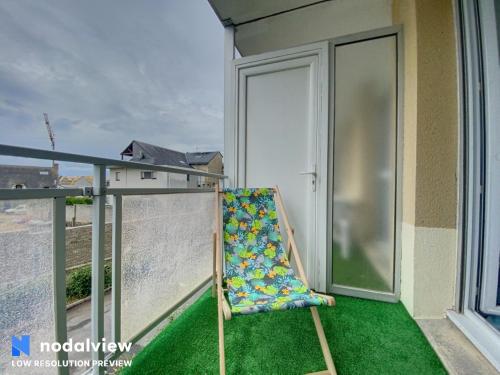 Studio with Balcony image 1