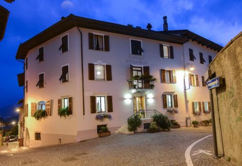 Albergo Antica Rosa - Hotel - Levico Terme