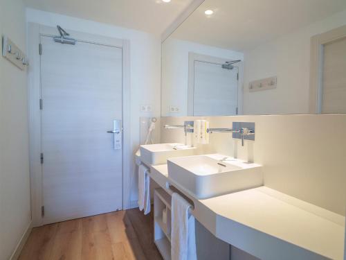 Habitación doble, superior, en esquina, vistas al mar