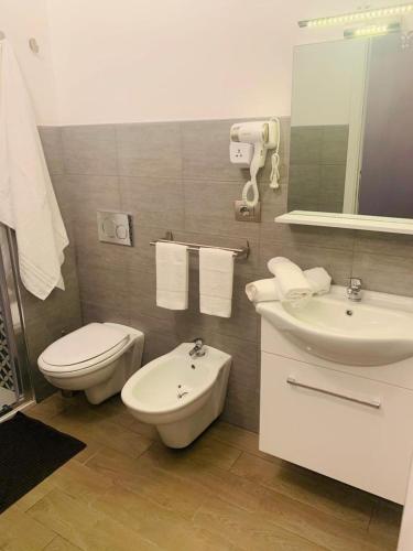 Double Room image 4