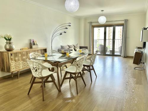 Modern & Spacious APT with River View, Lisboa