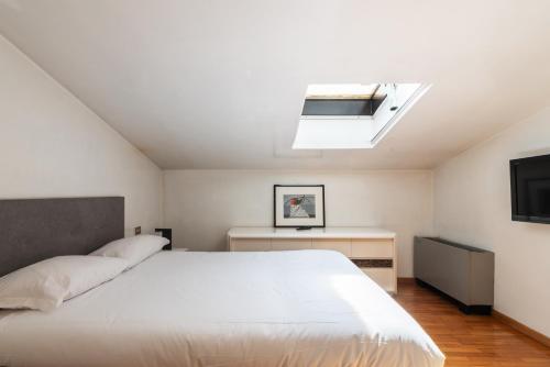 Elegante Bilocale con postazione lavoro San Babila, Milan