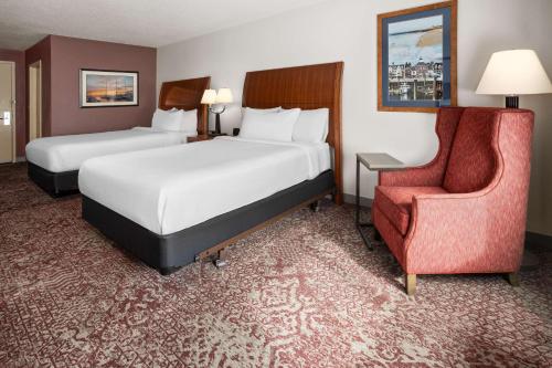 2 queen beds
