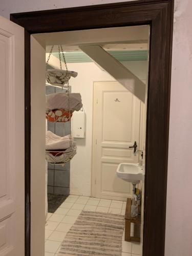 Kleine Einliegerwohnung oder Zimmer im Reetdachhaus in Sanktmargarētena