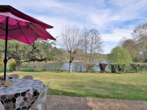 Chalet Cottage du Lac by Interhome in Camps-Saint-Mathurin-Léobazel