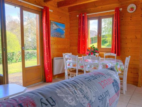 Chalet Cottage du Lac by Interhome in Camps-Saint-Mathurin-Léobazel