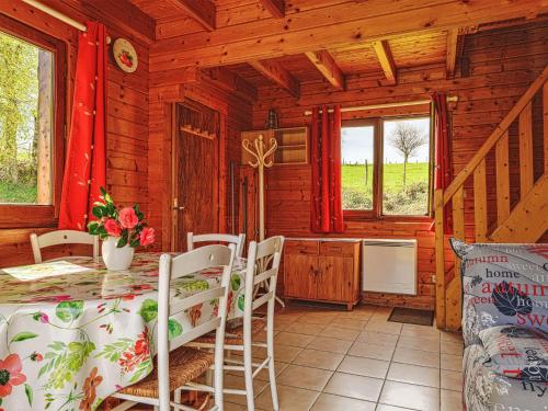 Chalet Cottage du Lac by Interhome in Camps-Saint-Mathurin-Léobazel
