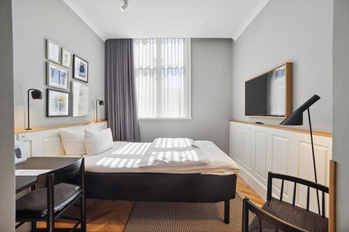 Standard Single Room image 5