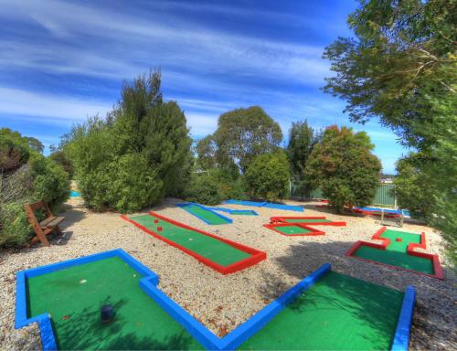 Minigolfa laukums, Toora Tourist Park in Tūra