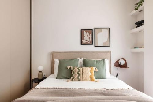 Koukaki 2BR Apartment by UPSTREET - image 11