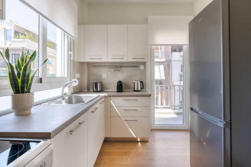 Koukaki 2BR Apartment by UPSTREET - image 7