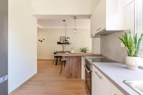 Koukaki 2BR Apartment by UPSTREET - image 14