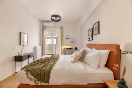 Koukaki 2BR Apartment by UPSTREET - main image