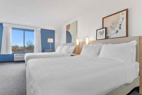 Wingate by Wyndham Greensboro - image 6