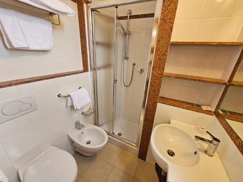 Hotel Fiorella - image 10