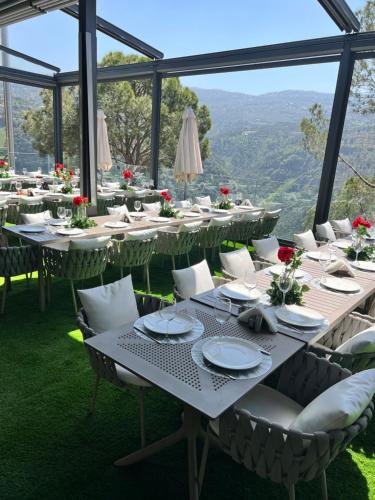 Restaurant, Scappa Resort in Ajaltoun