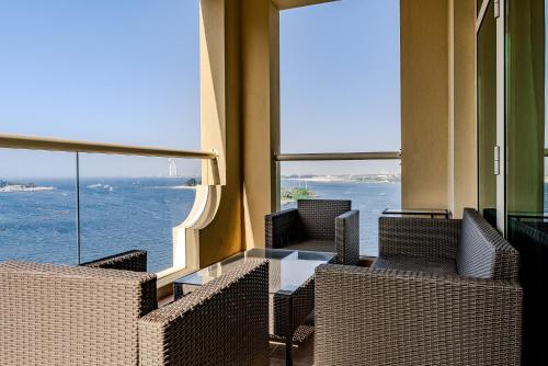Al Hatimi Shoreline Apartments Palm Jumeirah Dubai - image 12