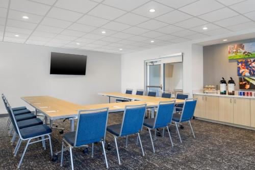 TownePlace Suites by Marriott Geneva at SPIRE Academy - 회의실/연회장