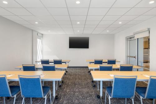 TownePlace Suites by Marriott Geneva at SPIRE Academy - 회의실/연회장