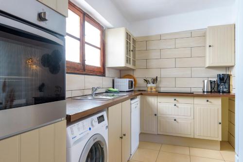 Port Perfection: Your Dream Apartment by the Beach Port Perfection: Your Dream Apartment by the Beach