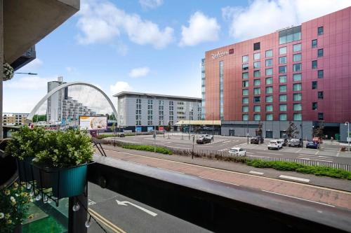 Luxury Huge Modern Open Plan 2Bedroom Flat - Free Private Parking & Balcony located at the OVO Hydro and SEC Centre, Glasgow (fotografie 4)