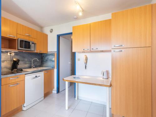 廚房, Apartment Les Deux Voiles-4 by Interhome in 賈森