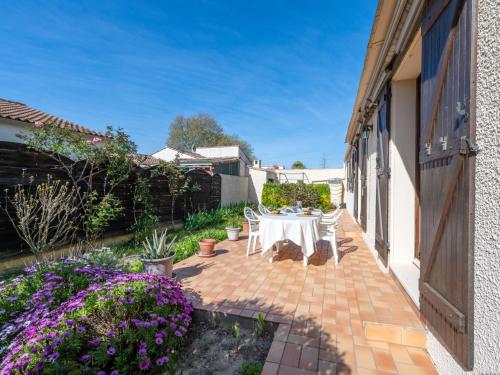 Holiday Home La maison du carignan by Interhome in Armissan