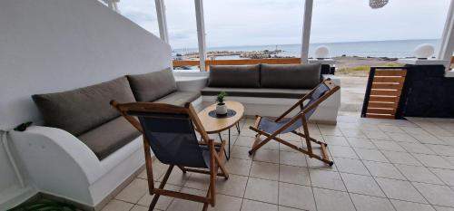 شرفة/ تراس, Gabriel House in مونوليثوس