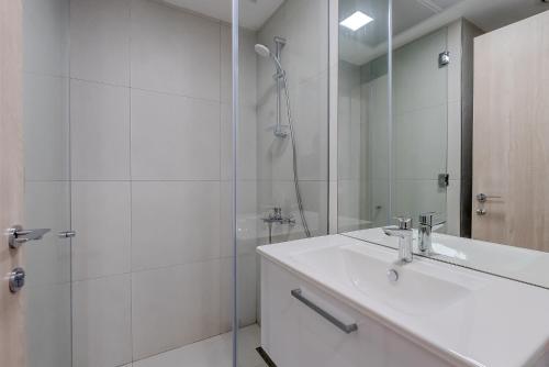 Modern and Cozy Studio in JVC I Luma Building - image 3