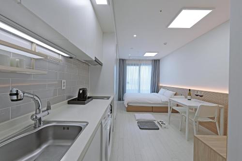 World Sky Residence Hotel in Sokcho-si