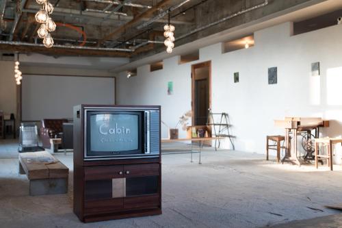 Shared lounge/TV area, ホステル Cabin in Kotoden-Kotohira Station