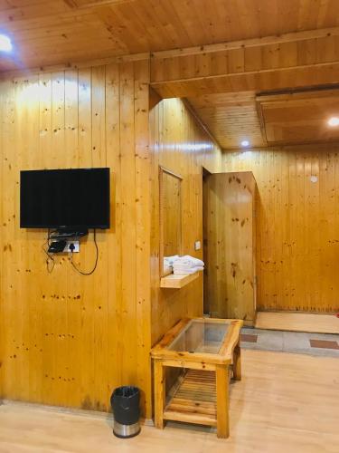 Létesítmények, 1000 négyzetméteres, 18 hálószobás Apartman 18 fürdőszobával Jagatsukh területén (The Avenue Hotel , Manali ( River Side Hotel  )) in Simsa Falu