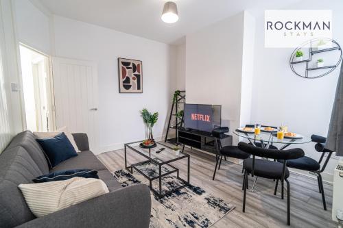 Home away from Home! Close to Beach with Parking by RockmanStays - Southend-on-Sea