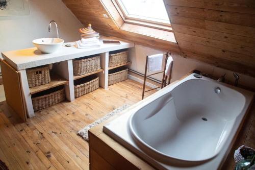 Maison de pecheur proche plage et activites in Morgat