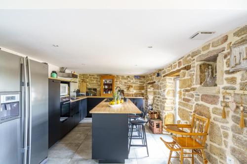 virtuve, Maison Bretonne - Proche des plages in Plogastel-Saint-Germain