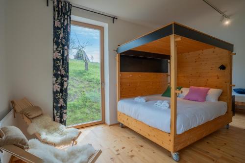4 twin beds